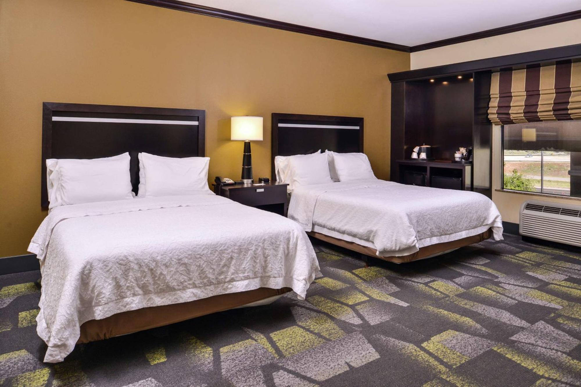 Hotel Hampton & Big Spring