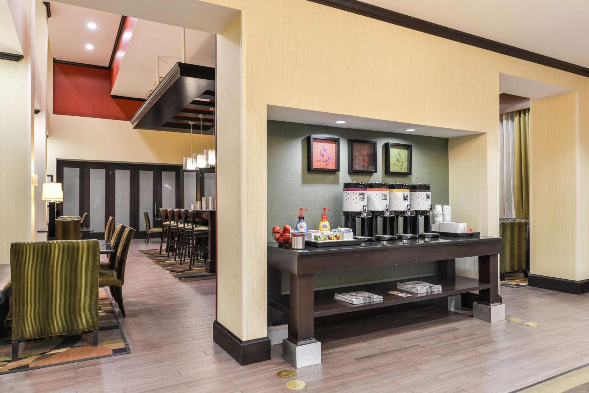 Hotel Hampton &